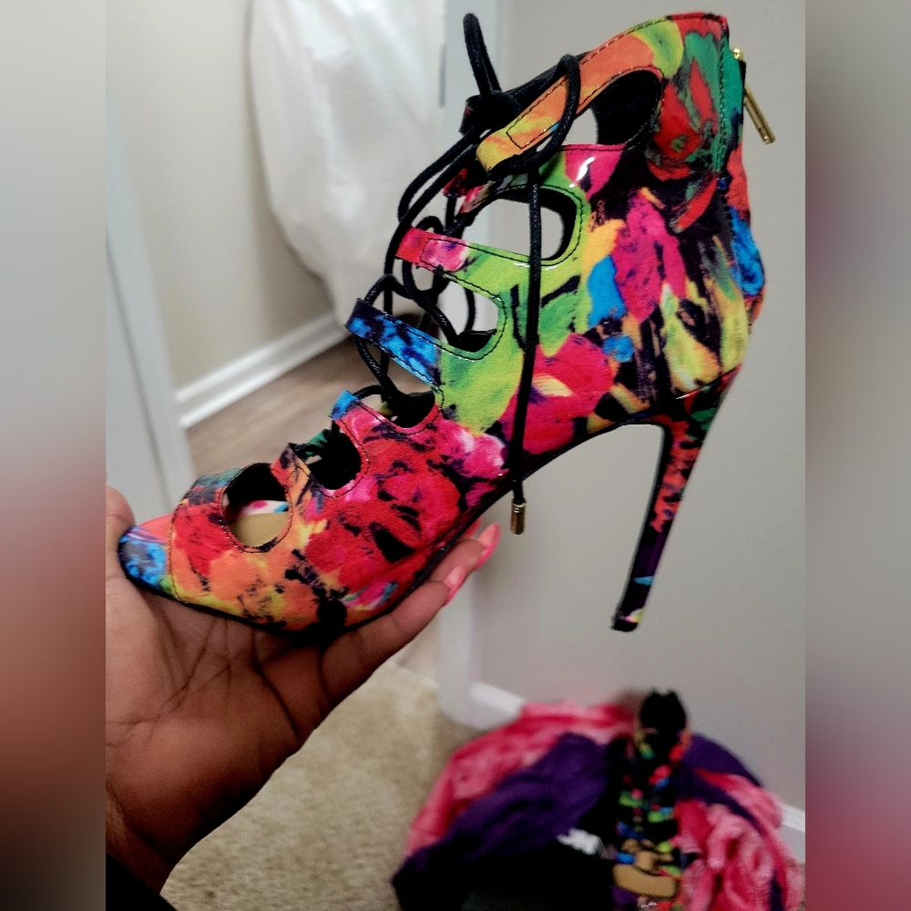 Heels - Picture 3 of 4